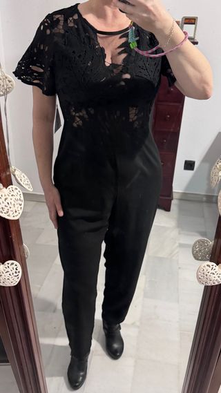 Mono negro con encaje