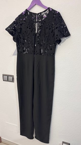 Mono negro con encaje