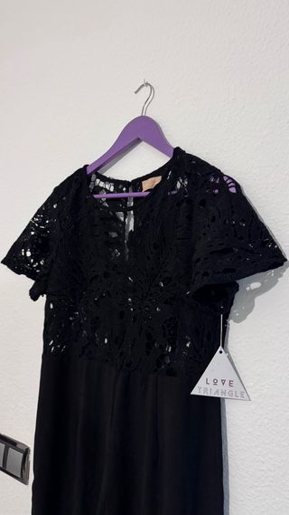 Mono negro con encaje