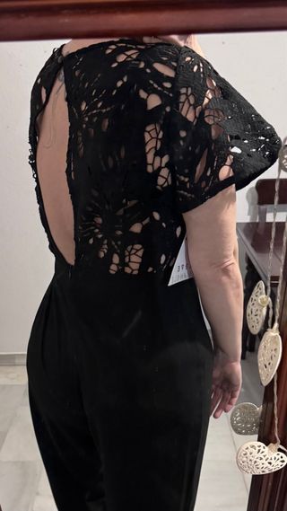 Mono negro con encaje