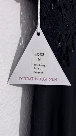 Mono negro con encaje