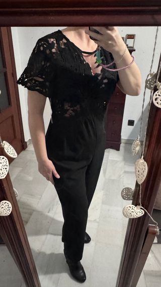 Mono negro con encaje