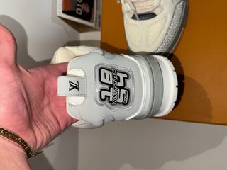 Scarpe LV Skate 44 Grigio Bianco Nuove Scatola