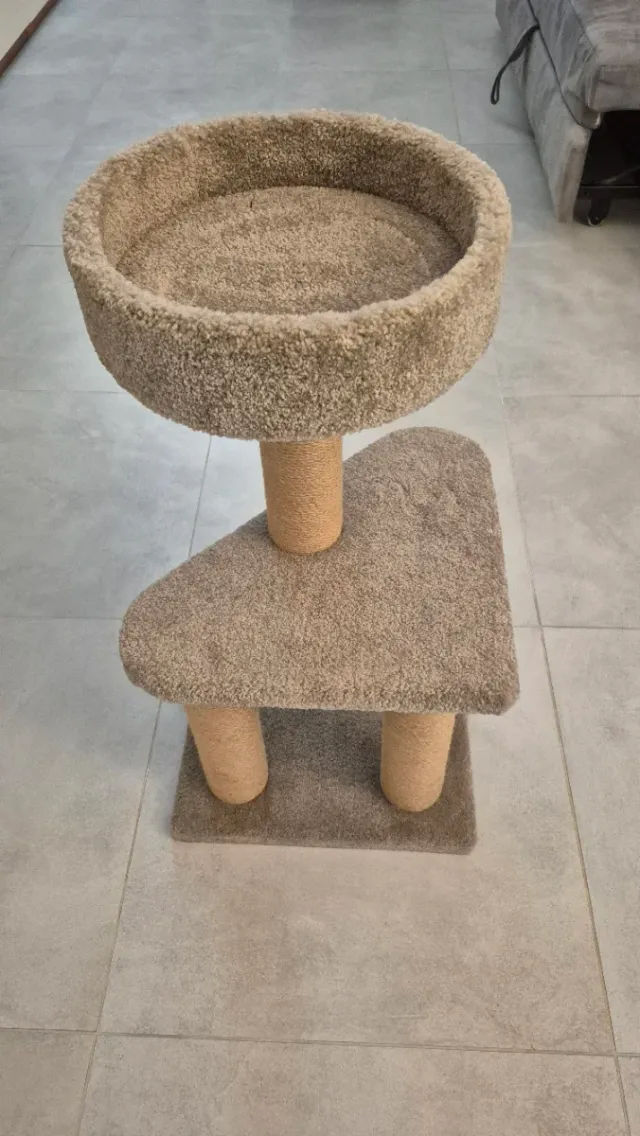 Tiragraffi per gatti a più livelli