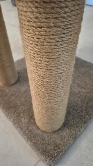 Tiragraffi per gatti a più livelli