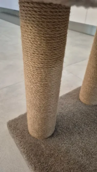 Tiragraffi per gatti a più livelli