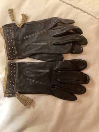 Guantes de cuero negros con detalles