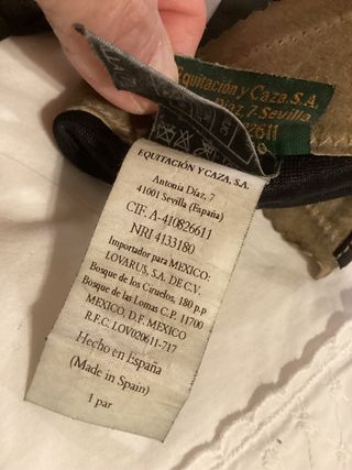 Guantes de cuero negros con detalles