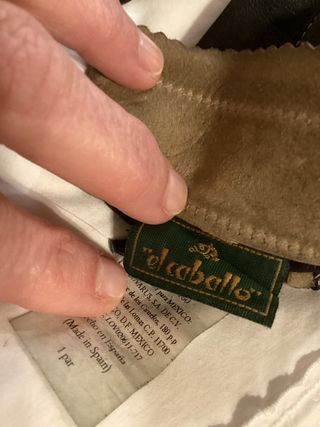 Guantes de cuero negros con detalles