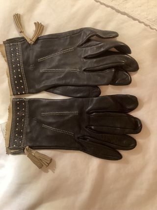 Guantes de cuero negros con detalles