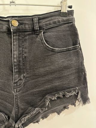 Pull&Bear Shorts Vaqueros Negros Deshilachados