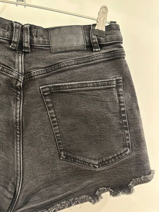 Pull&Bear Shorts Vaqueros Negros Deshilachados