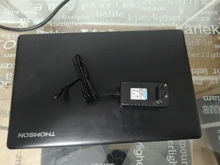 Portátil Thomson Negro