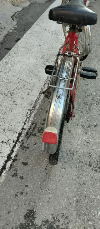 Bicicleta roja torrot