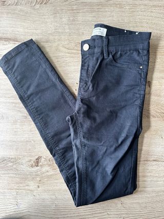 Pantalón negro Stradivarius