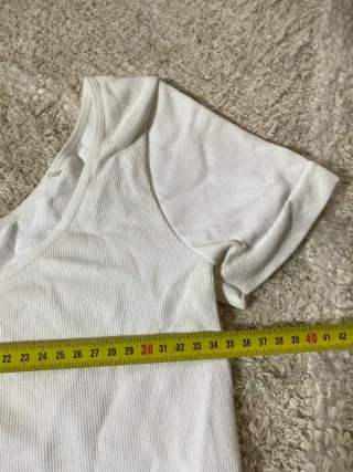 Top deportivo blanco entrenamiento yoga