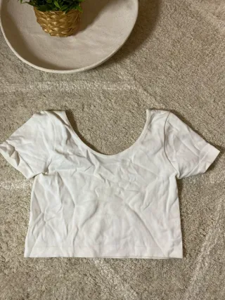 Top deportivo blanco entrenamiento yoga