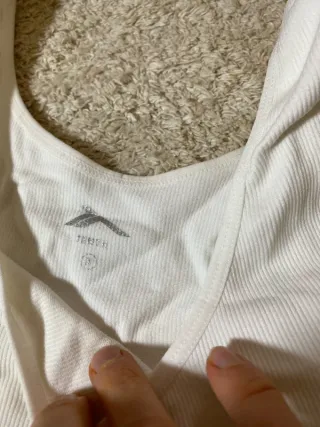 Top deportivo blanco entrenamiento yoga