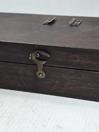 Bilancia di precisione antica con custodia