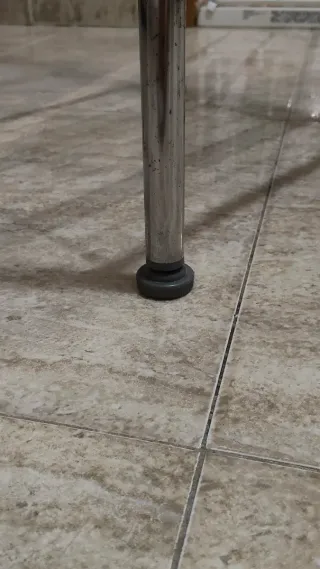 Estantería metálica plateada