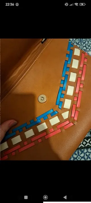 2 Bolsos de mano y hombro marrón con detalles