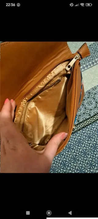 2 Bolsos de mano y hombro marrón con detalles