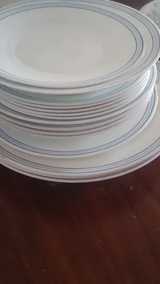 Juego de platos y vasos