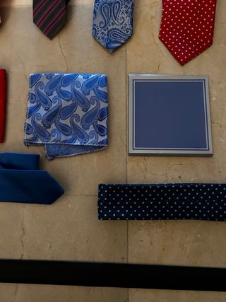 Lote Corbatas, Pañuelos, Tirantes y Cinturones