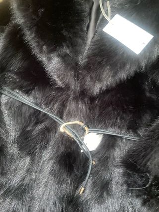 Abrigo pelo Zara Talla S negro