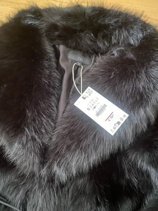 Abrigo pelo Zara Talla S negro