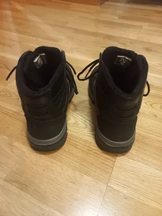 Botas de montaña negras