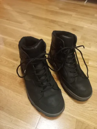 Botas de montaña negras