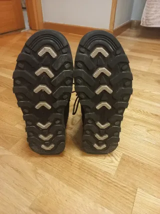 Botas de montaña negras