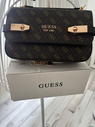 Bolso Guess Marrón Cadena Dorada