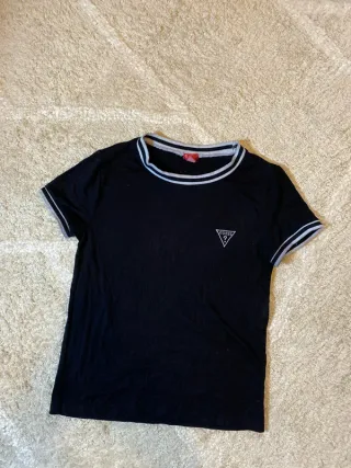 Camiseta Guess Negra Y2K