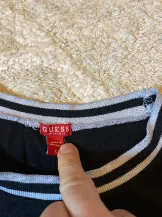 Camiseta Guess Negra Y2K