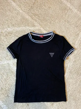 Camiseta Guess Negra Y2K