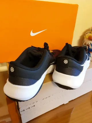 Nike Legend Essential 3 NN Negro/Blanco