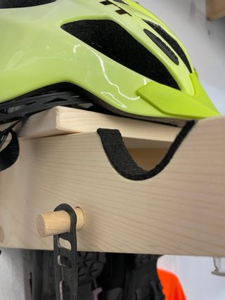 Soporte madera para colgar bici