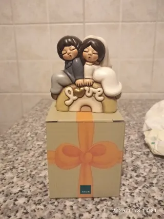 Figurina in ceramica nuova con scatola