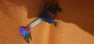 Juguete dinosaurio esqueleto azul