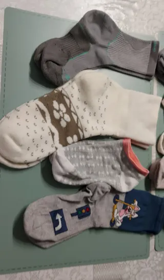 Calcetines grises y blancos talla única