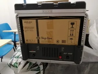 Soporte para micrófono plateado