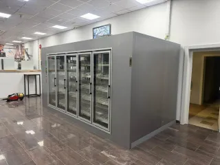 Cámara frigorífica con puertas de cristal