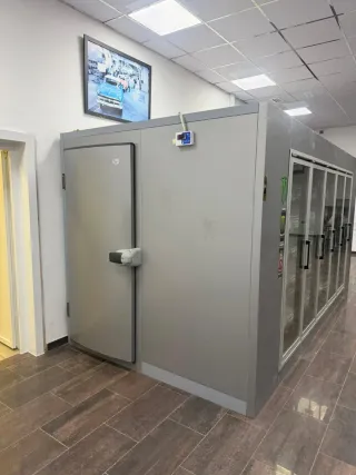 Cámara frigorífica con puertas de cristal