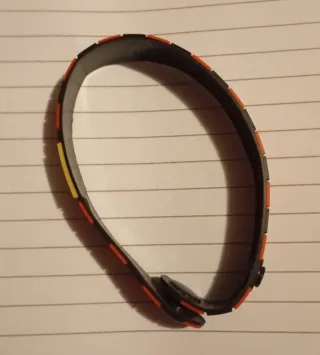 Braccialetto in silicone a righe rosse e nere