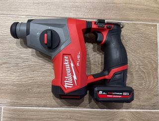 Milwaukee M12 FHAC16-501B Martillo Rotativo