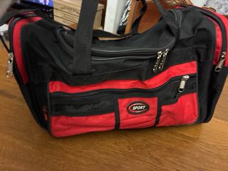 Borsa da palestra sportiva rossa e nera