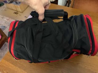 Borsa da palestra sportiva rossa e nera