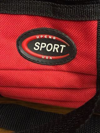 Borsa da palestra sportiva rossa e nera